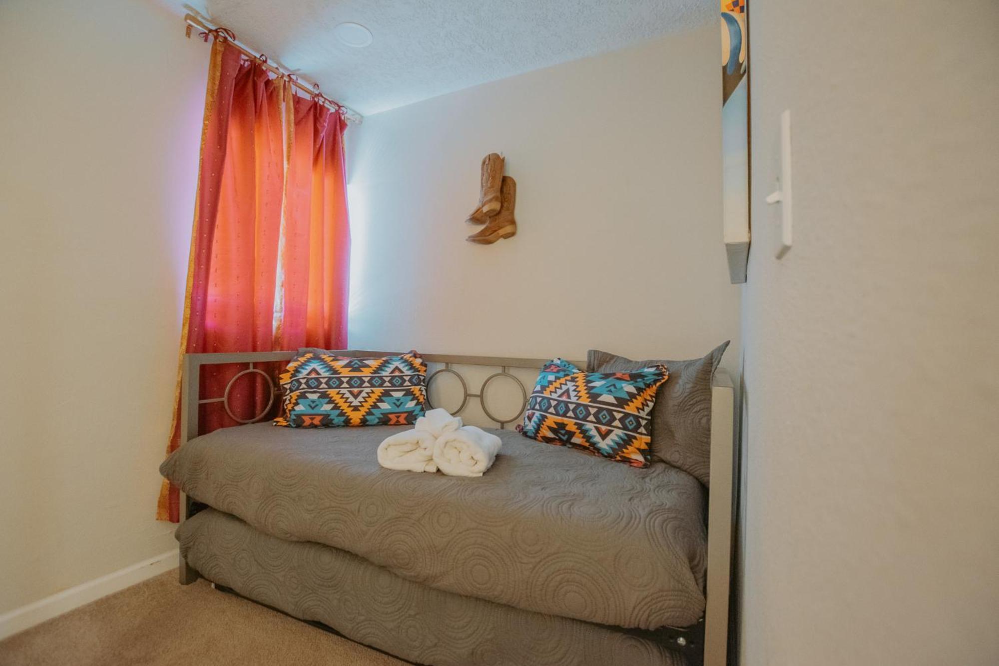 Cowboy Den-Hot Tub-Game Room-Pet Friendly-No Pet Fees! Albuquerque Exterior photo